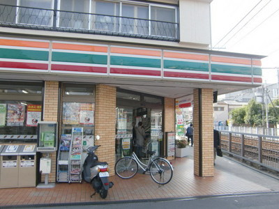 Convenience store. 300m to Seven-Eleven (convenience store)