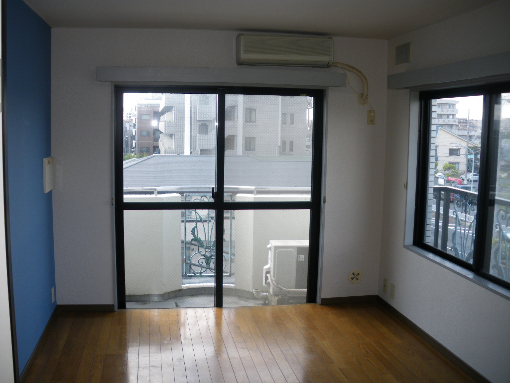 Living and room. top floor ・ It is a corner room