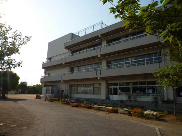 Primary school. 633m until Ichikawa City Minamigyotoku elementary school (elementary school)