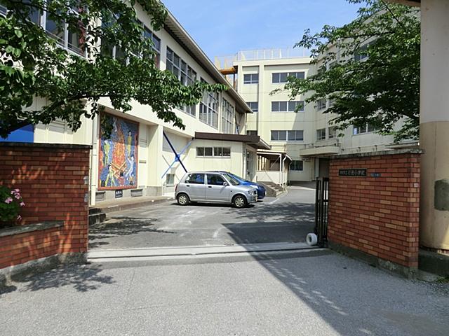 Primary school. 690m until Ichikawa Municipal Gyotoku Elementary School