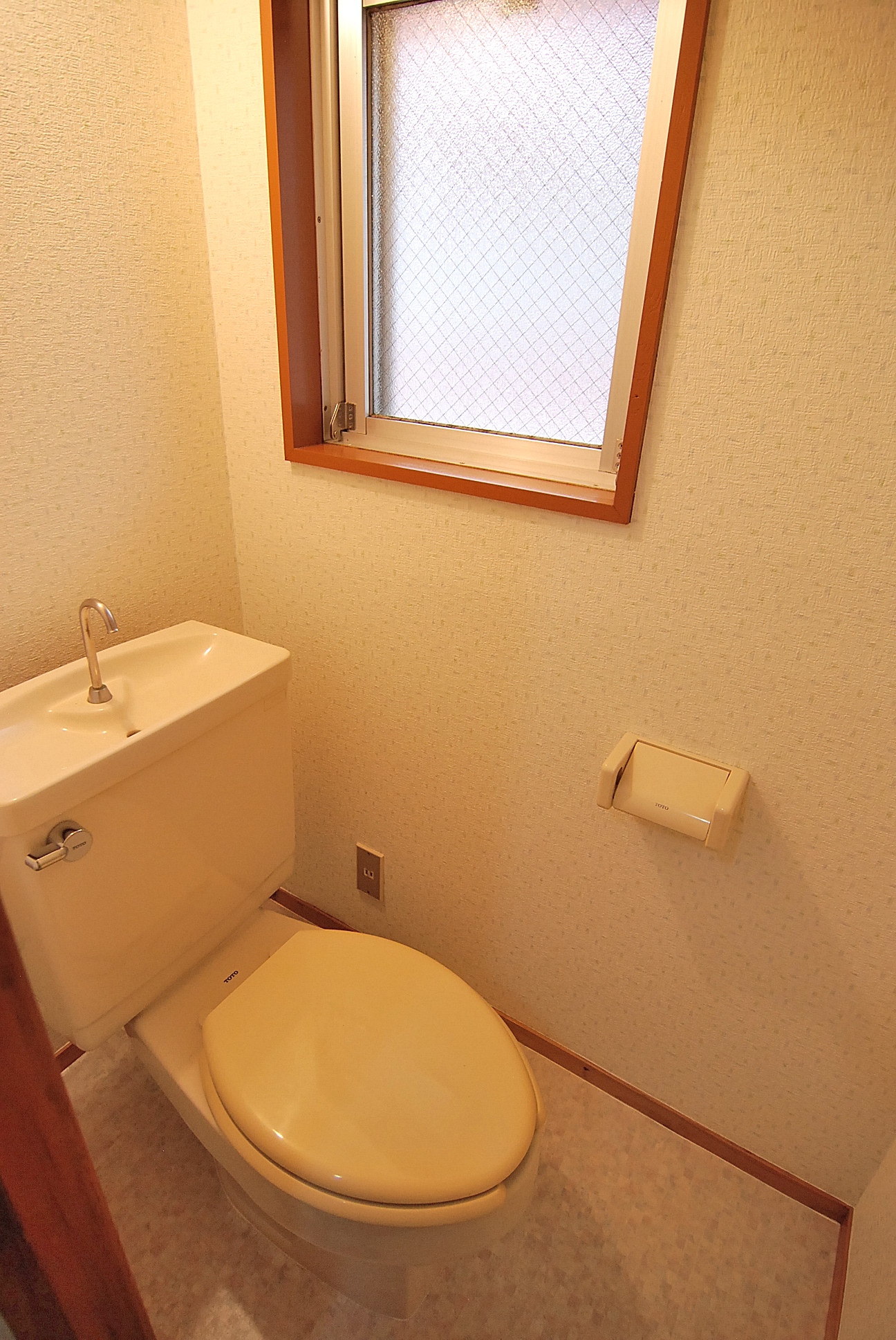 Toilet. But it has windows has become a bright and well-ventilated toilet.