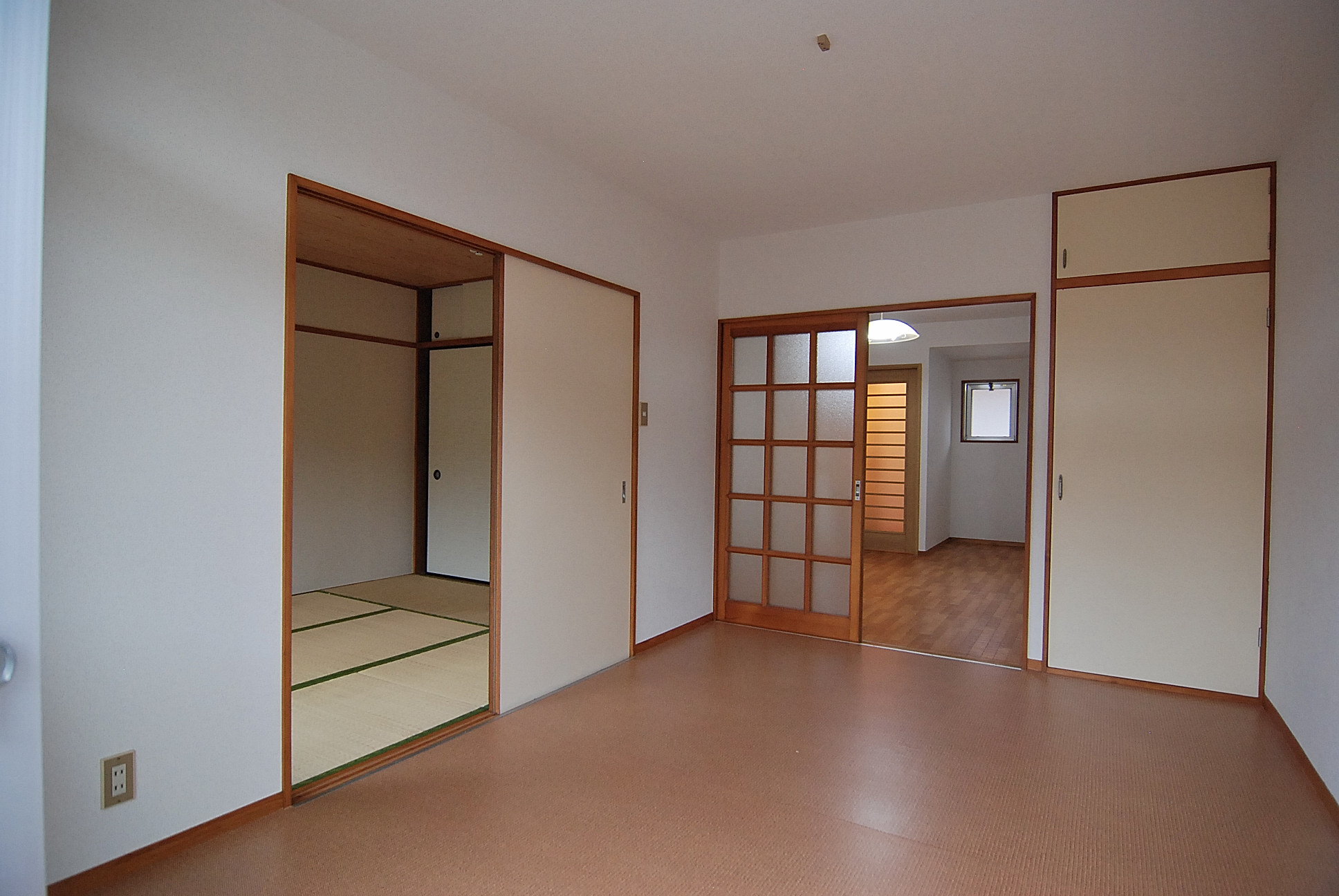 Other room space. Western-style 6 Pledge This is useful because it connected to the LDK and the Japanese-style room.