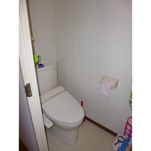 Toilet. With Oshuretto