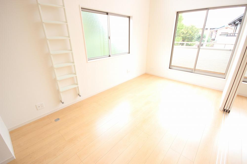 Living. Ceiling high comfortable space there is a blow-& loft in the living top