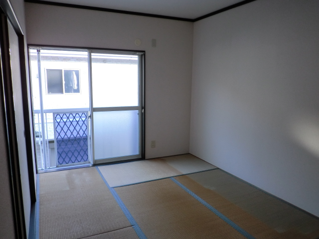 Other room space. Shoot the balcony direction from Japanese-style room