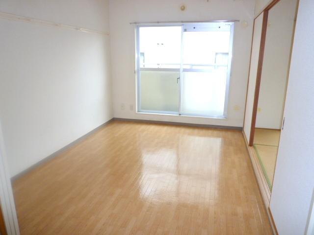 Other room space. Storage is plenty of Japanese-style room.