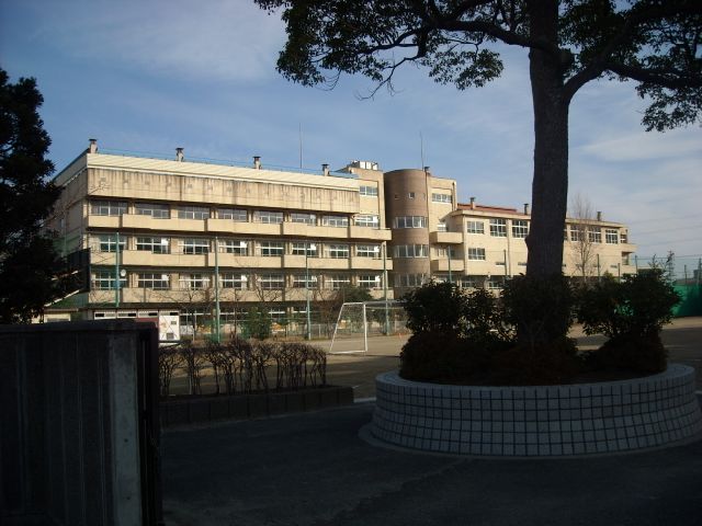 Primary school. Municipal Fukuei up to elementary school (elementary school) 470m