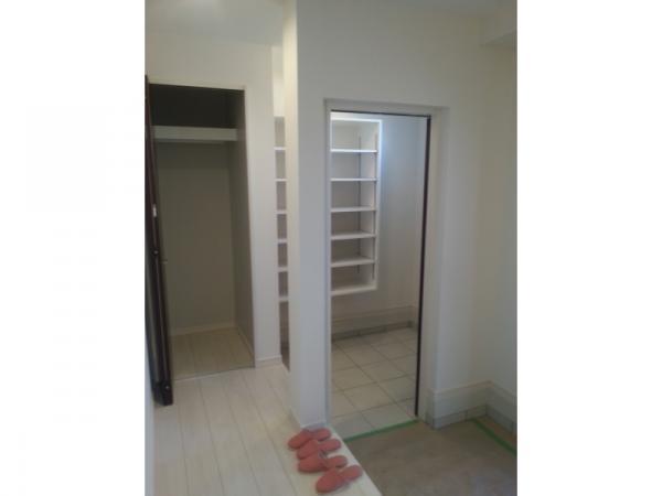Entrance. Large walk-in closet complete the entrance cloakroom entrance. Shoes There are of course stroller and also put the size of golf back!