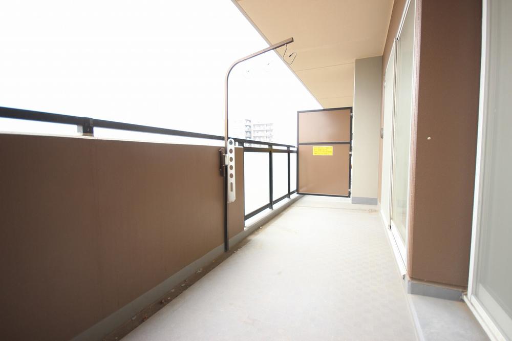 Balcony. Also there is also a roof rather wide balcony ☆ Is easy travel when you hang out, such as your laundry