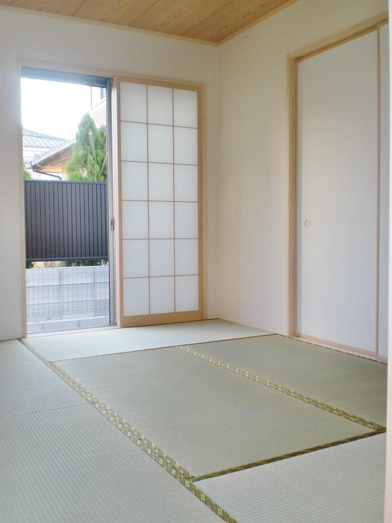 Non-living room.  [Selling local] South side of the bright Japanese-style room 6 quires