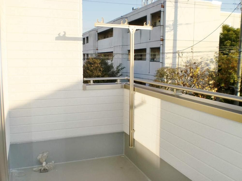 Balcony.  [Selling local] Balcony with depth