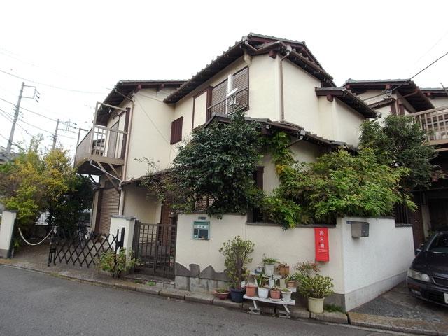 Local appearance photo. A quiet residential area