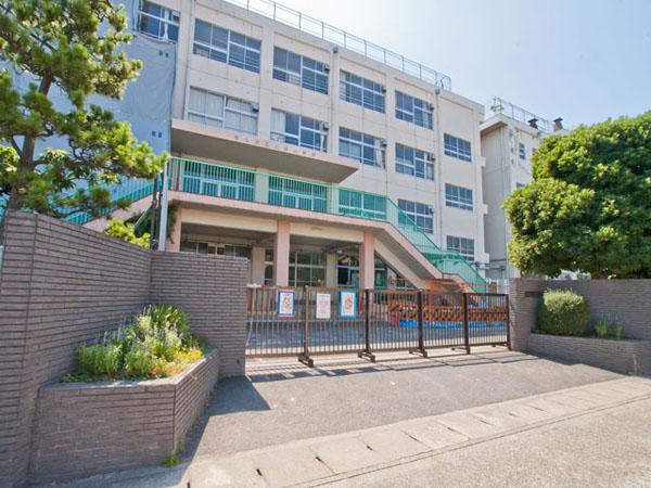 Primary school. 1200m to Ichikawa City Ohno Elementary School