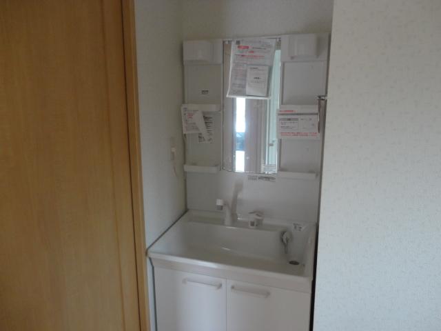 Wash basin, toilet. Indoor (11 May 2013) Shooting