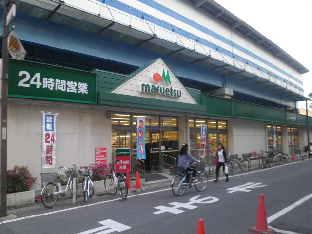 Supermarket. 500m to Maruetsu (super)