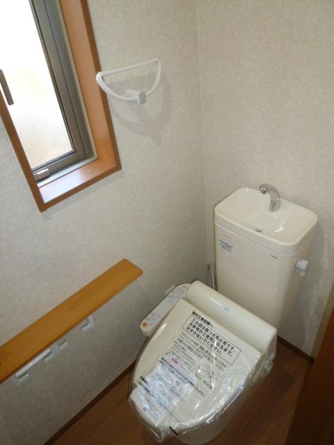 Toilet. Indoor (12 May 2013) Shooting