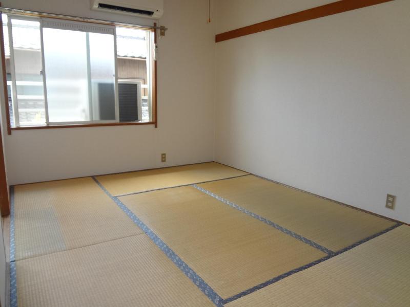 Other room space. It settles down Japanese-style room.