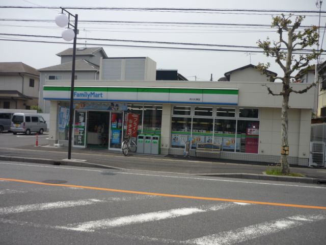 Convenience store. 770m to Family Mart (convenience store)