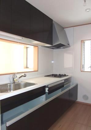 Kitchen. Same specifications photo (kitchen) and easy to use fashionable face-to-face kitchen