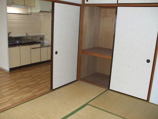 Living and room. Japanese-style room is located in storage between one