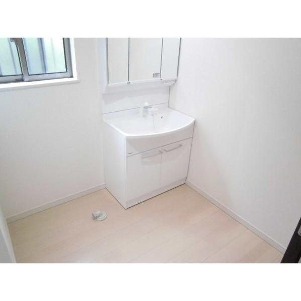 Wash basin, toilet. Local (11 May 2013) Shooting