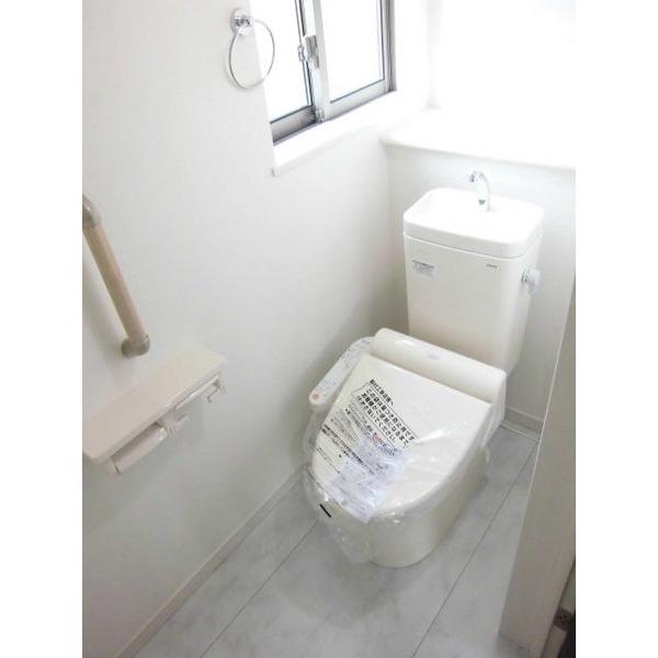Toilet. Local (11 May 2013) Shooting