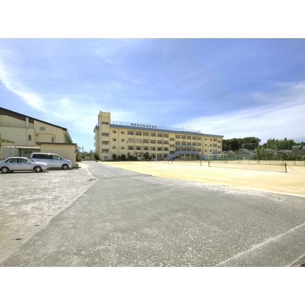 Junior high school. 1500m until Ichikawa Municipal Shimokaizuka junior high school