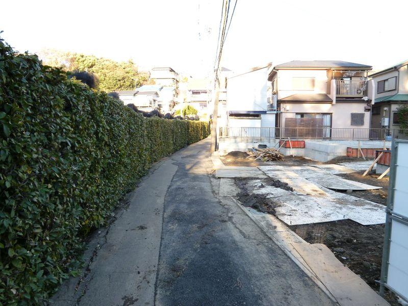 Local photos, including front road. Frontal road