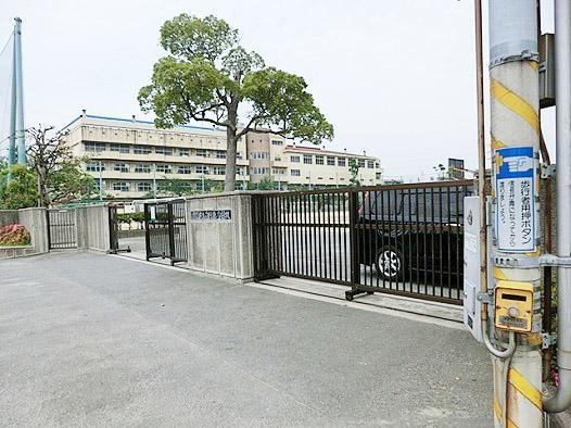 Junior high school. Minamigyotoku 1300m until junior high school