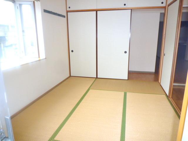 Other room space. Storage is plenty of Japanese-style room. 