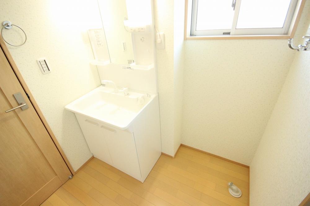 Wash basin, toilet. Sanitary space is also bright and clean