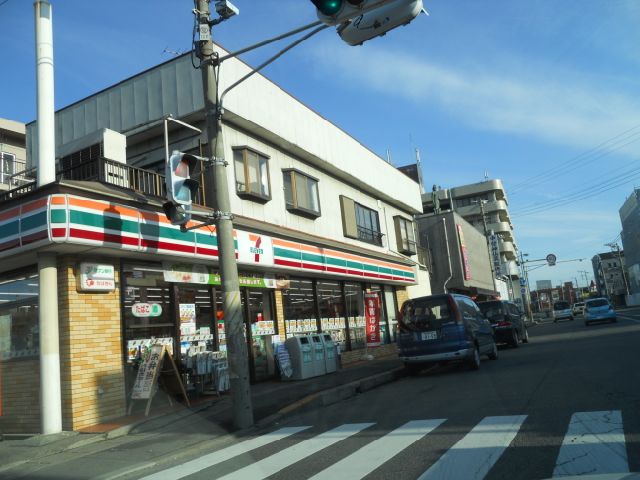 Convenience store. 690m to Seven-Eleven (convenience store)