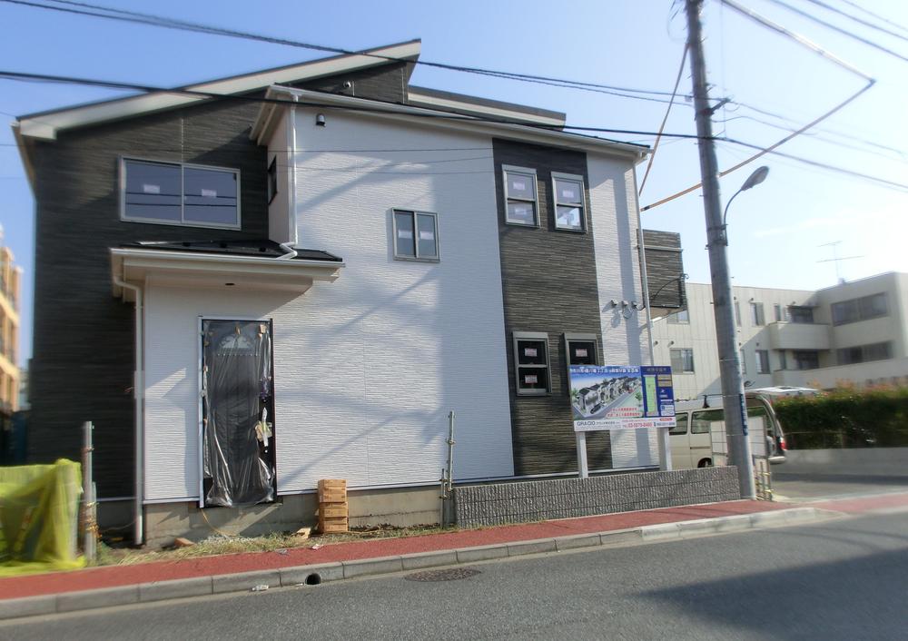 Local appearance photo. 1 Building southwest corner lot dwelling unit (October 2013) appearance design casually personality in the shooting sophistication shines