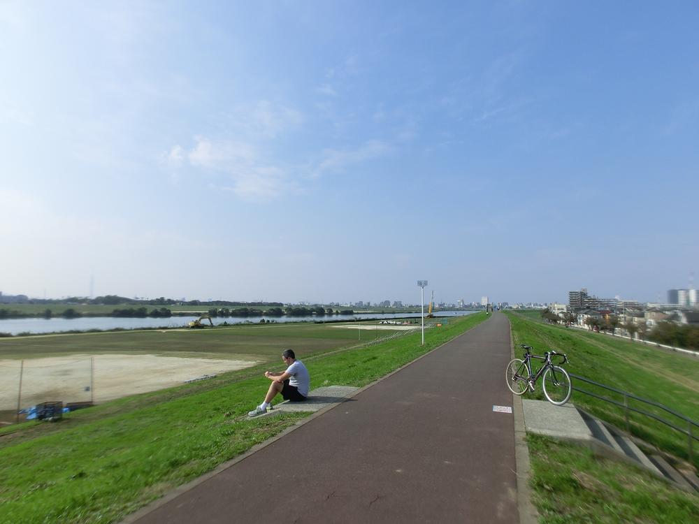 Other. ■ Edogawa river green space Baseball field and soccer field in the dry riverbed, Other play equipment Square, There is also a free Square jog or walk can enjoy, Cycling Road and cherry trees have been developed in the embankment.
