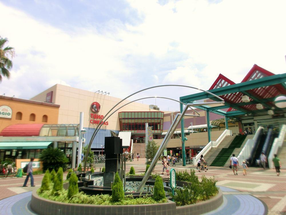 Shopping centre. Shopping and gourmet, Lush nature walks also feel free to enjoy good location. Excellent living environment to moisturize the day-to-day. "Ichikawa ・ It will be born all eight buildings development subdivision in Minamiyahata ".
