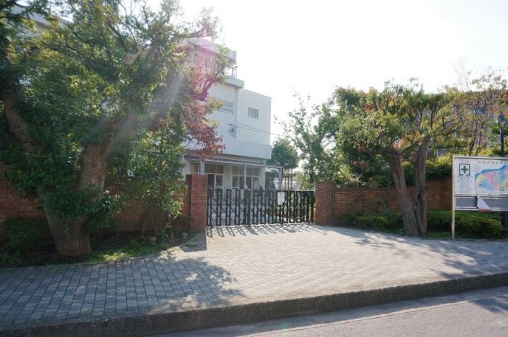 Primary school.  [Minamigyotoku elementary school ... a 3-minute walk (190m)] 190m to