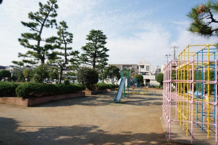 park.  [Ainokawa park ... a 4-minute walk (250m)] 250m to