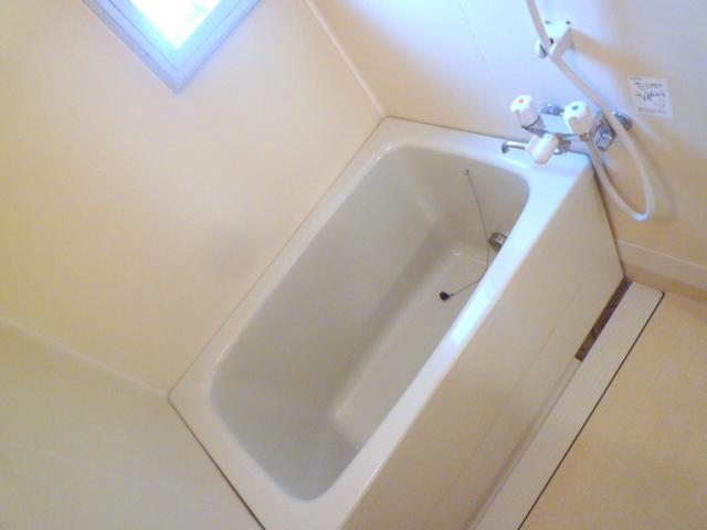 Bath. With windows that can be ventilated to reheating hot water supply