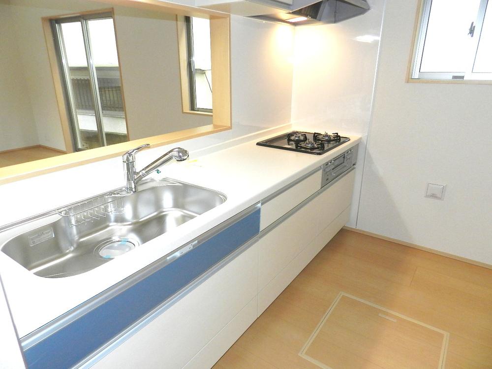 Kitchen. Local (10 May 2013) Shooting