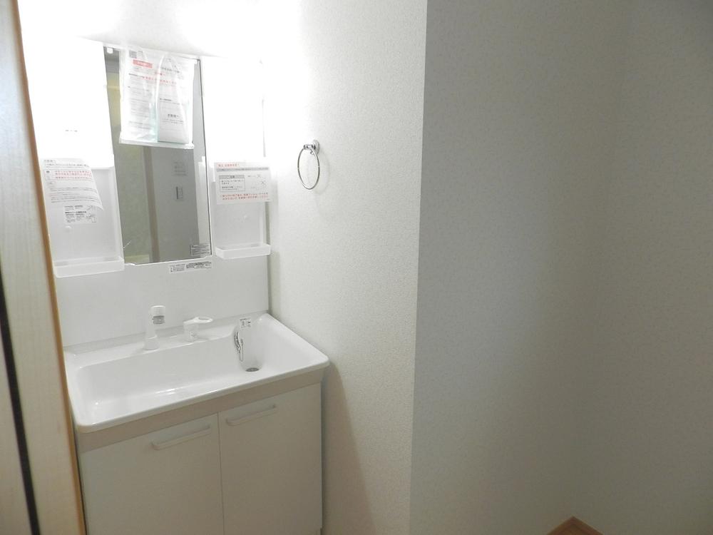 Wash basin, toilet. Indoor (10 May 2013) Shooting