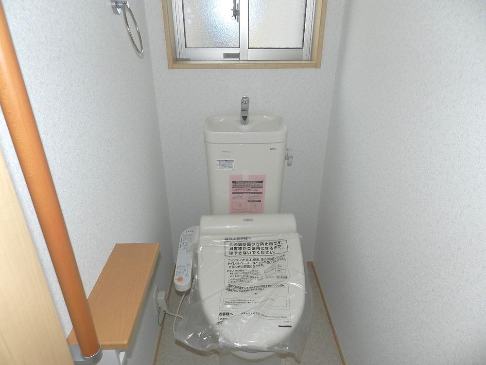 Toilet. Indoor (10 May 2013) Shooting
