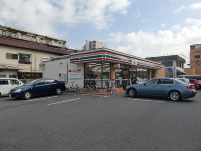 Convenience store. Seven-Eleven (convenience store) to 350m