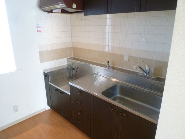 Kitchen. Kitchen space. Two-burner stove can you installation. 