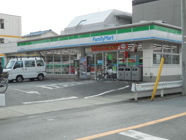 Convenience store. 270m to Family Mart (convenience store)