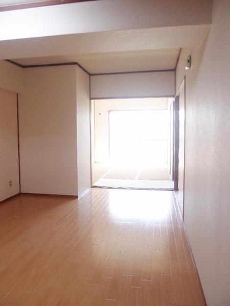 Kitchen. Dining kitchen (about 8 tatami mats)