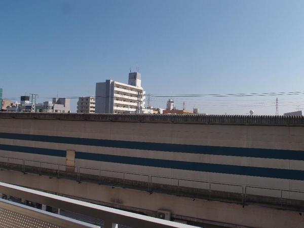 View photos from the dwelling unit. View from the balcony (the sound of a train by the soundproof wall has been cut off)