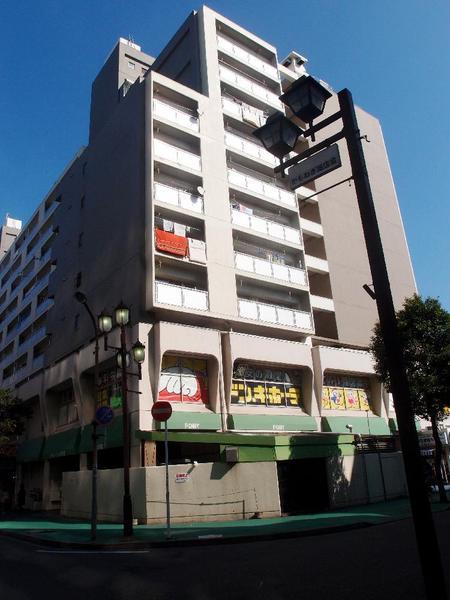 Local appearance photo. Local (11 May 2013) Shooting