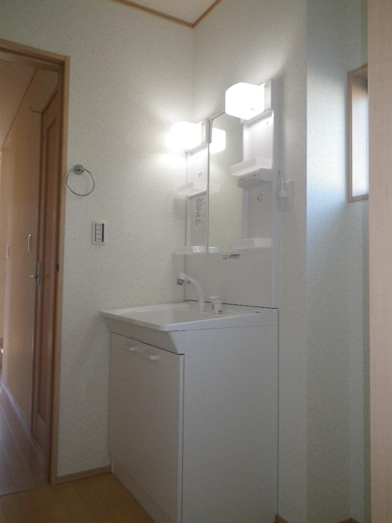 Wash basin, toilet. It is the washstand