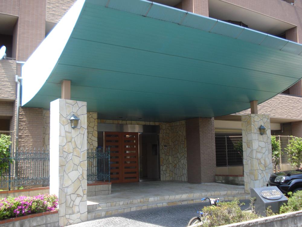 Entrance. Common areas