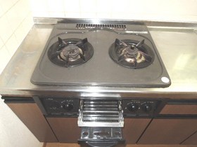 Kitchen. Two-burner gas stove with grill ☆